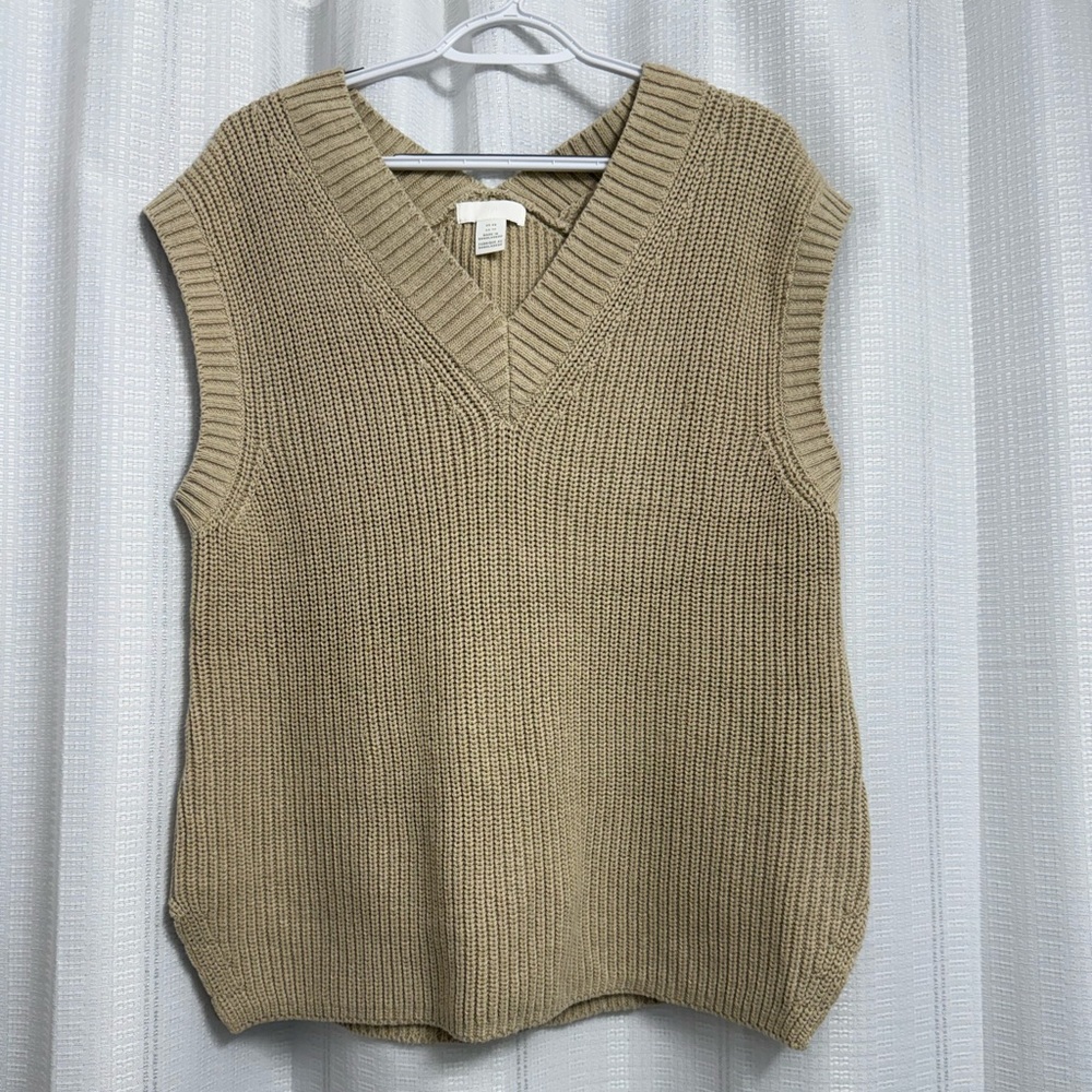 H&M beige sweater vest